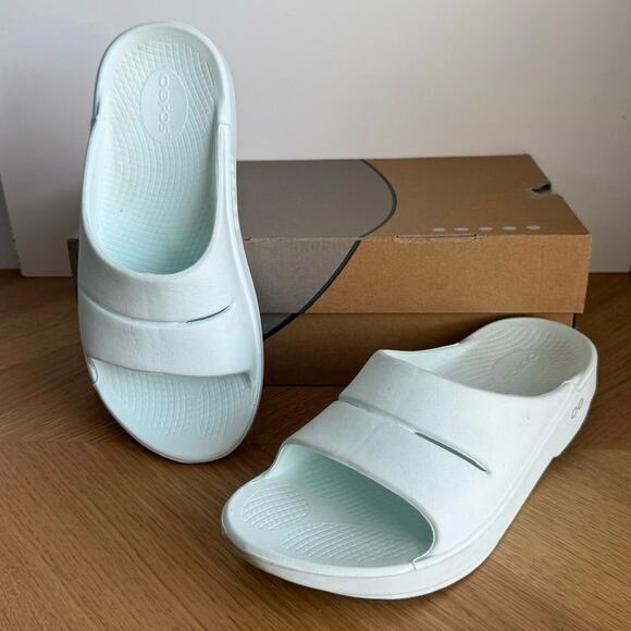 OOFOS Atlantis ‘Mint Green’ Unisex Recovery Slides Sandals - Men 7- Women 9 main image 7